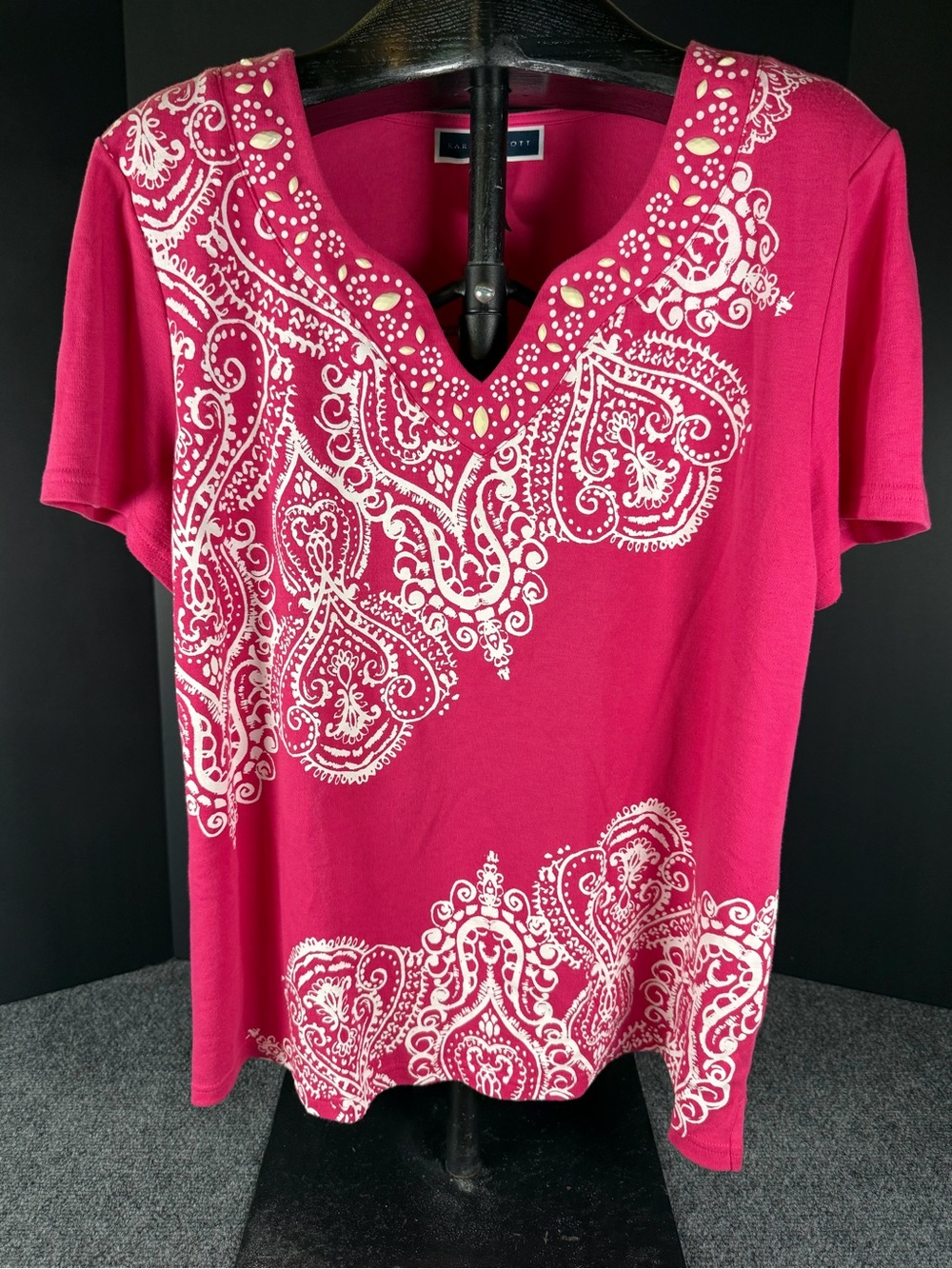 💖 Karen Scott Paisley Embellished V-Neck Top 💖